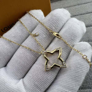 louis vuitton necklace dart pendant