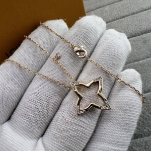 louis vuitton necklace dart pendant
