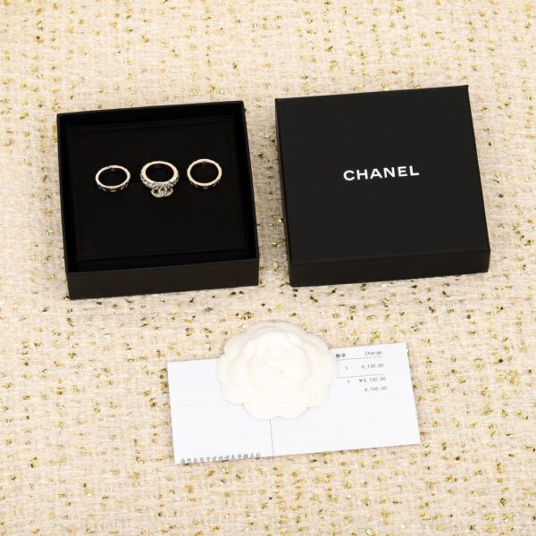 CHANEL 25P Rhinestone Crystal CC Matelassé Ring Set