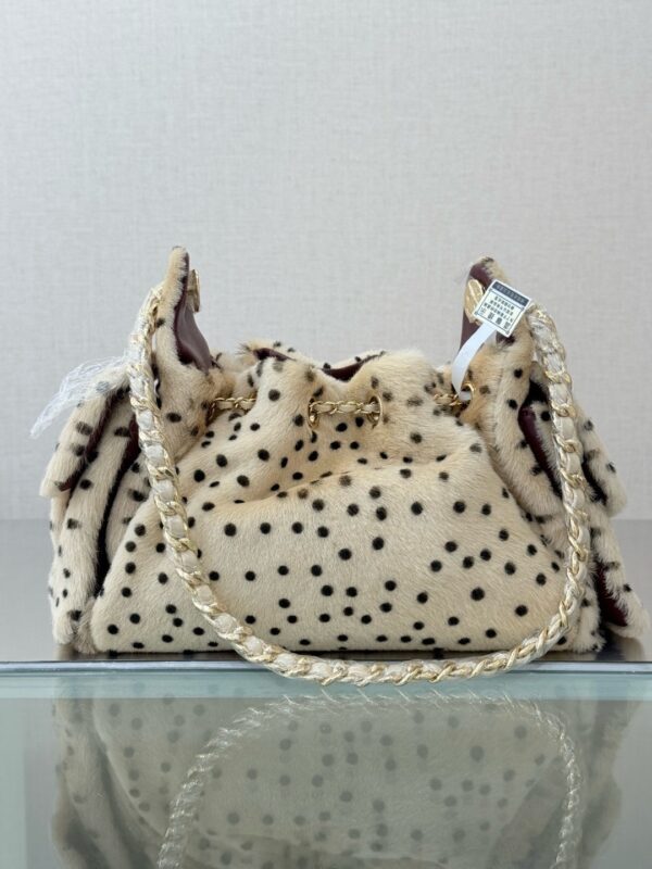 chanel 25 mini handbag lambskin