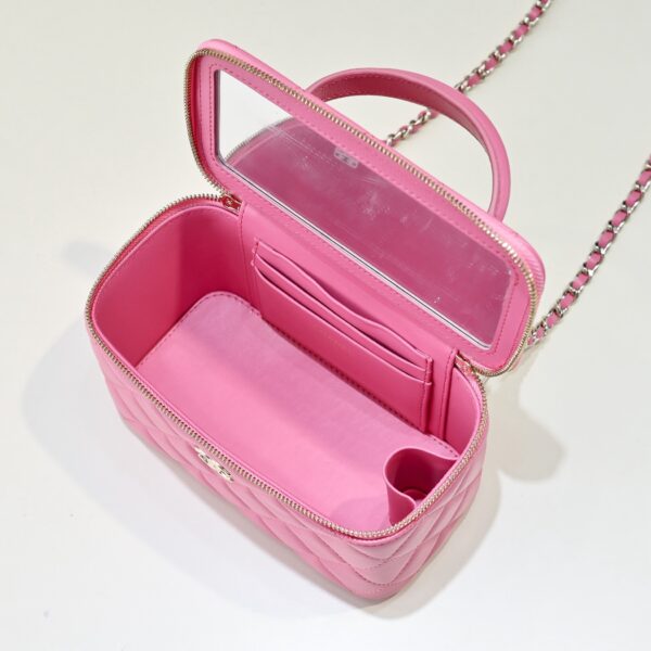 chanel glossy lambskin vanity bag