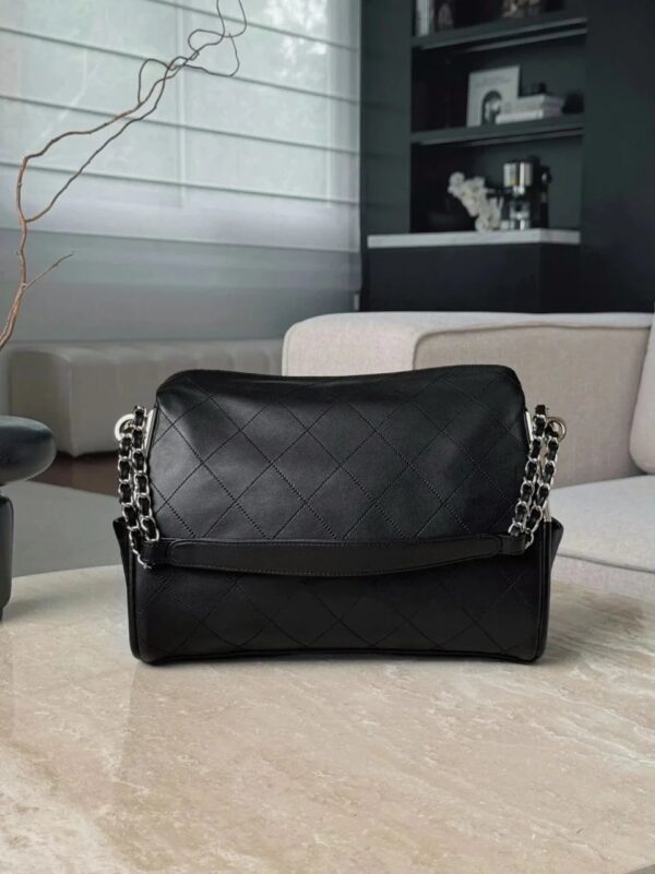 chanel vintage hobo bag small