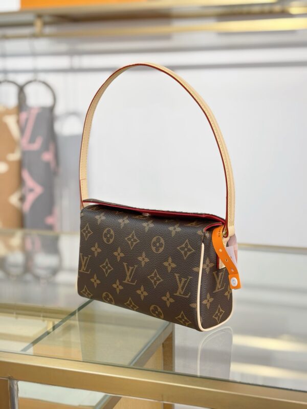 lv recital m51900