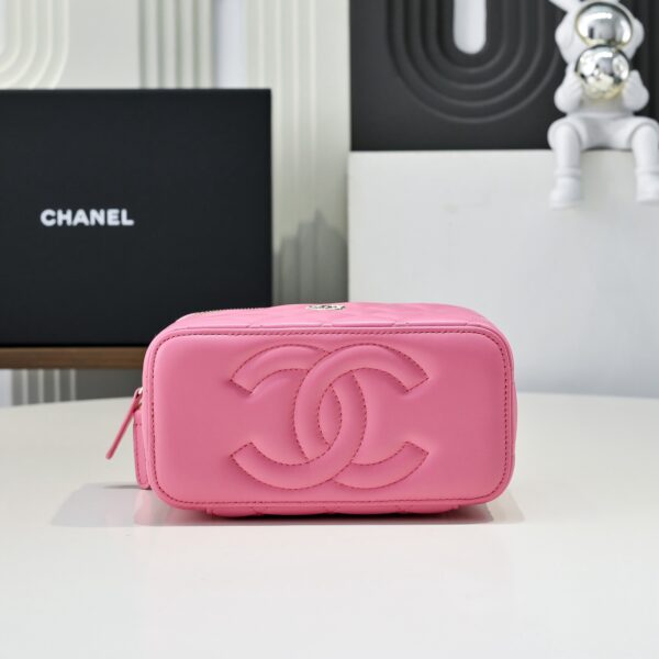 chanel glossy lambskin vanity bag