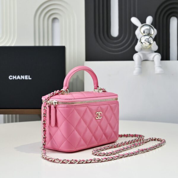 chanel glossy lambskin vanity bag