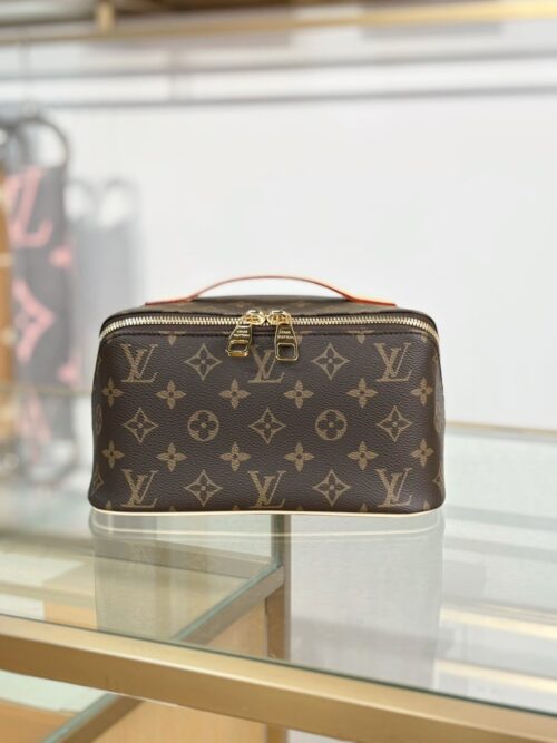 lv toiletry bag m11750