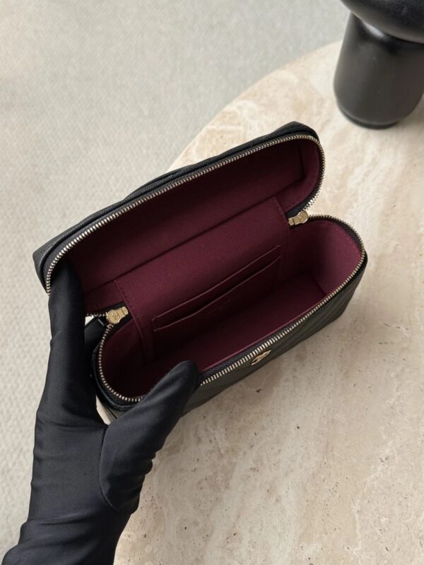 chanel vanity with chain grained shiny calfskin