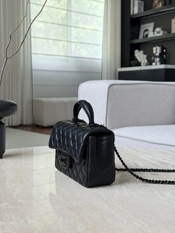 chanel 22 mini flap bag with top handle lambskin soblack