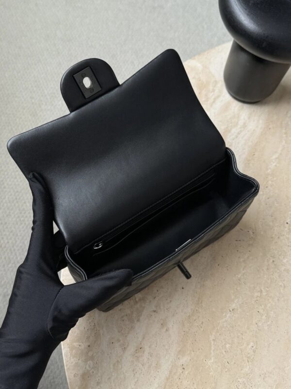 chanel 22 mini flap bag with top handle lambskin soblack