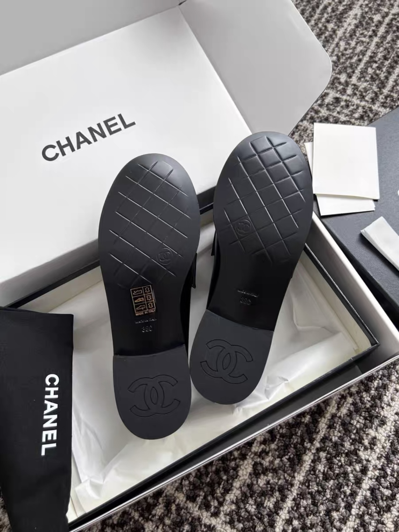 Screenshot CHANEL 24S Cowhide Leather Versatile Loafers Black - 图片 5