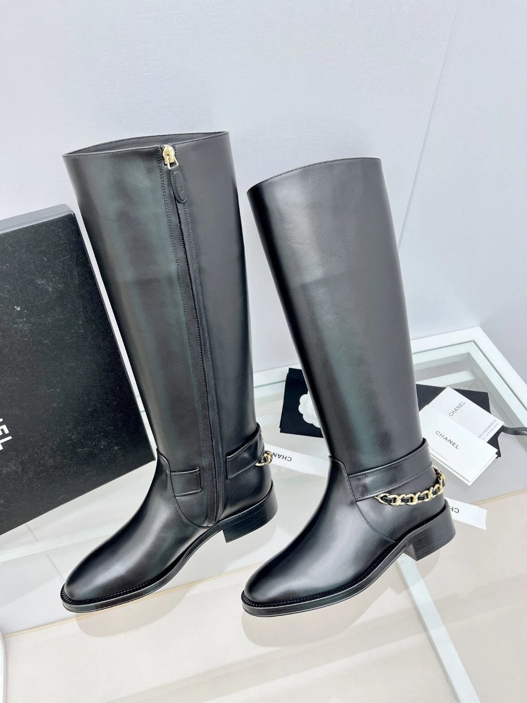 IMG_0107 CHANEL riding boots with CC and chain at back - 图片 2