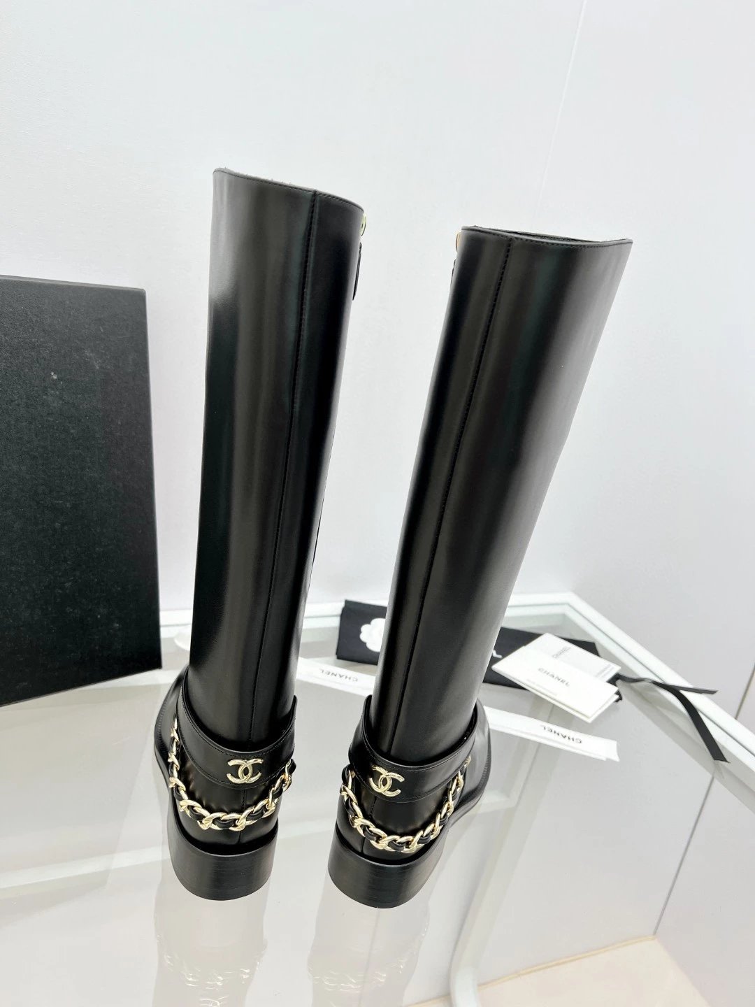 IMG_0108 CHANEL riding boots with CC and chain at back - 图片 3