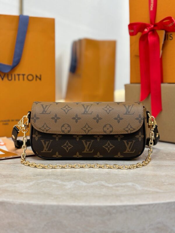 LV Wallet On Chain IVY Sac Recoleta M81911