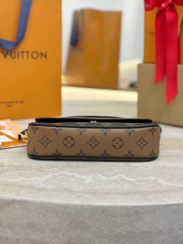 LV Wallet On Chain IVY Sac Recoleta M81911