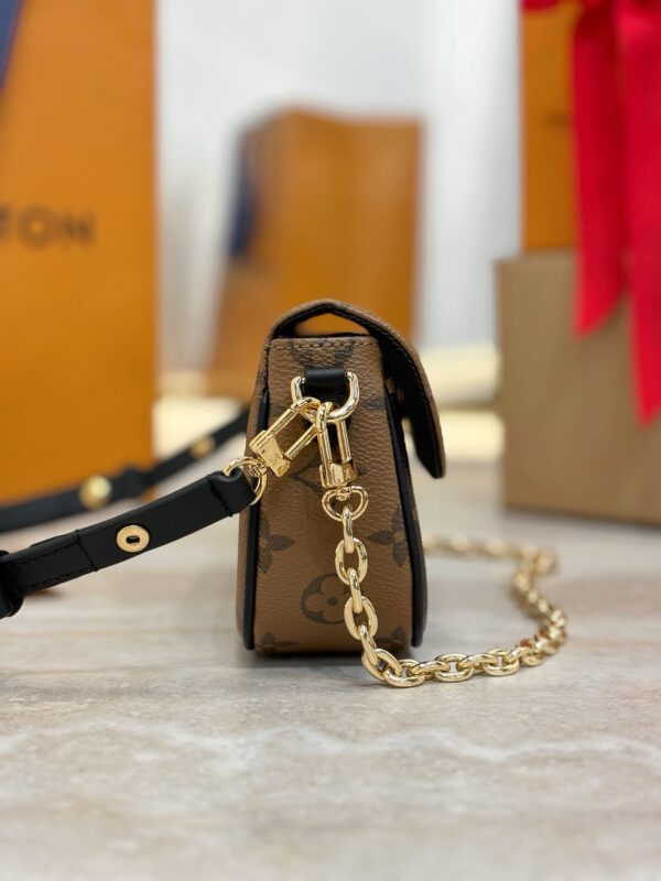 LV Wallet On Chain IVY Sac Recoleta M81911
