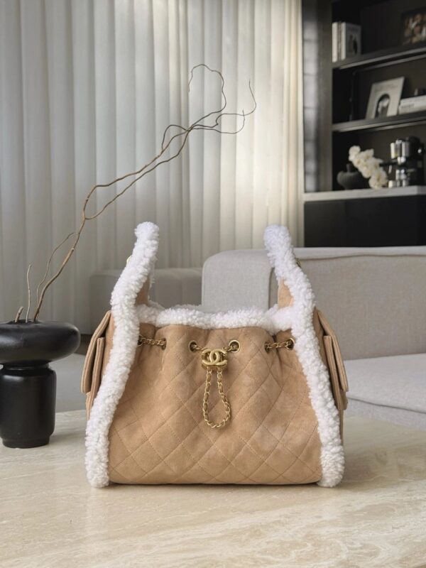 CHANEL 25K 25bag Small Crumpled Shearling Sheepskin