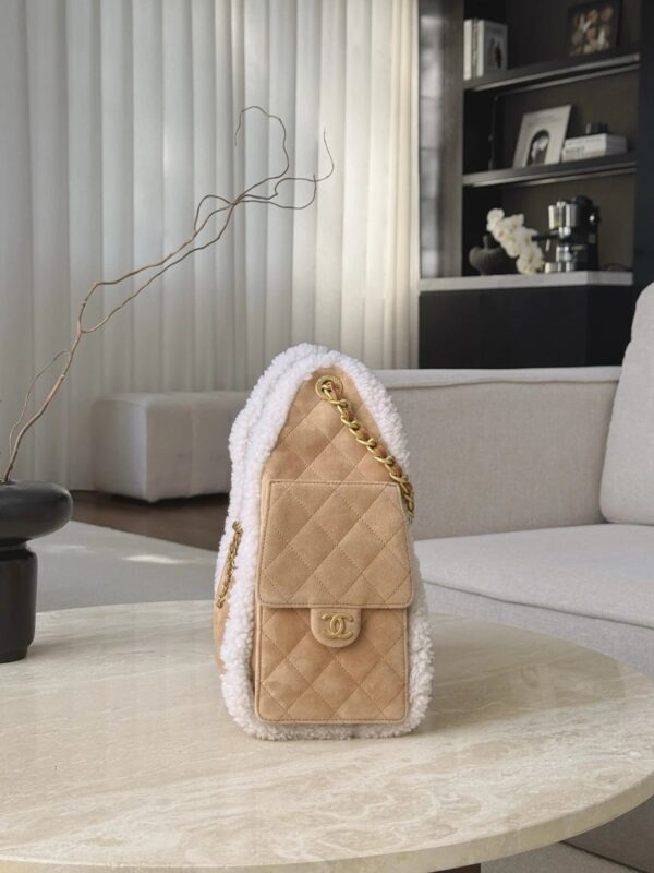 CHANEL 25K 25bag Small Crumpled Shearling Sheepskin