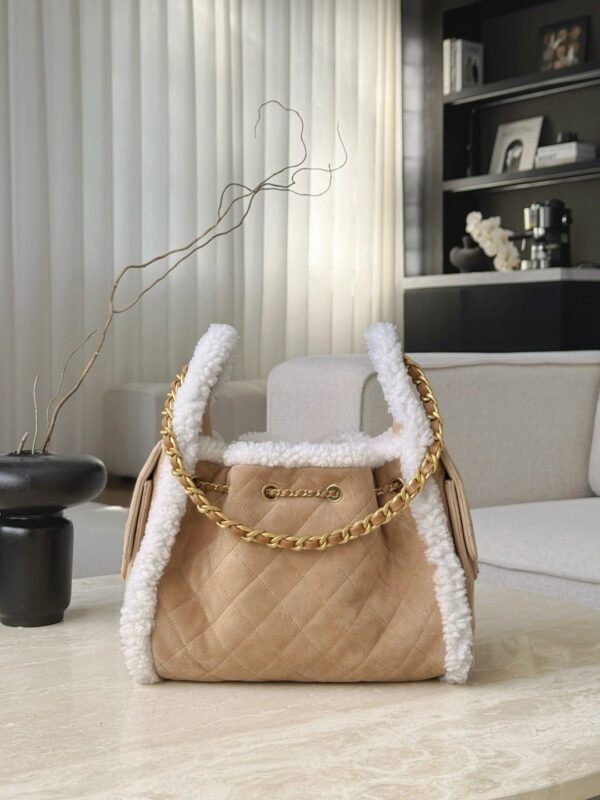 CHANEL 25K 25bag Small Crumpled Shearling Sheepskin