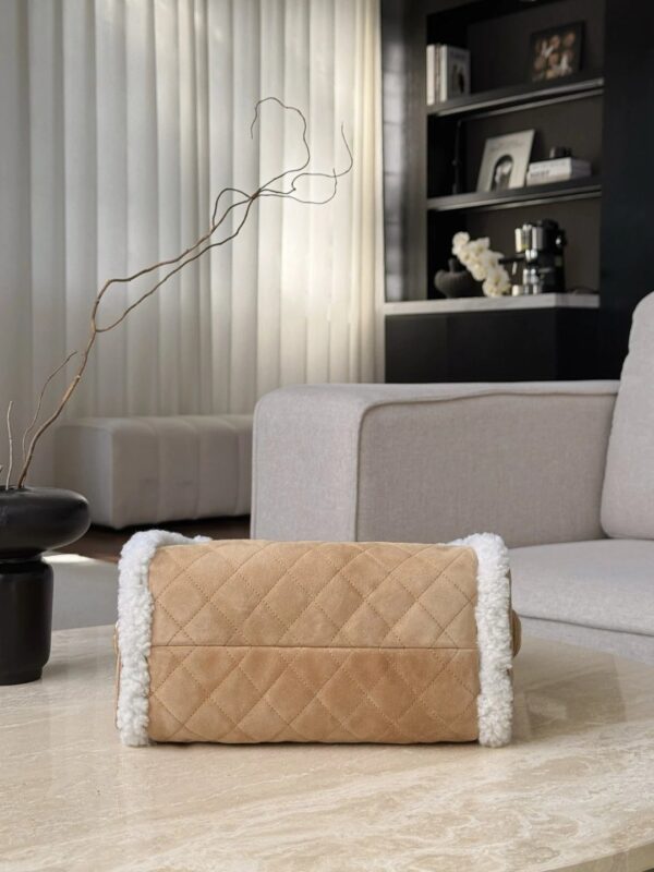 CHANEL 25K 25bag Small Crumpled Shearling Sheepskin