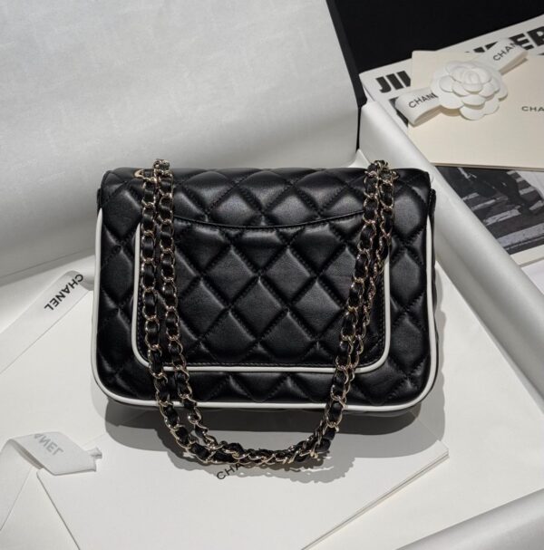 chanel flap bag lambskin black & white
