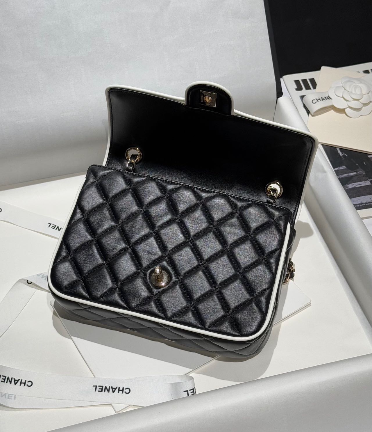 IMG_0475 CHANEL Flap bag Lambskin black & white - 图片 7