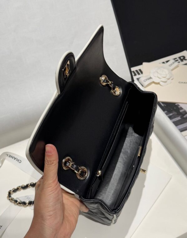 CHANEL Flap bag Lambskin black & white