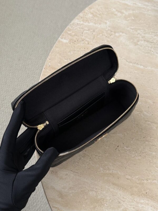 CHANEL 26C Vanity with chain