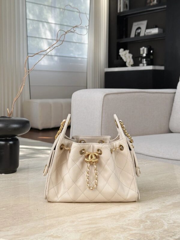 CHANEL 25 Hobo Bag Calfskin in Cream