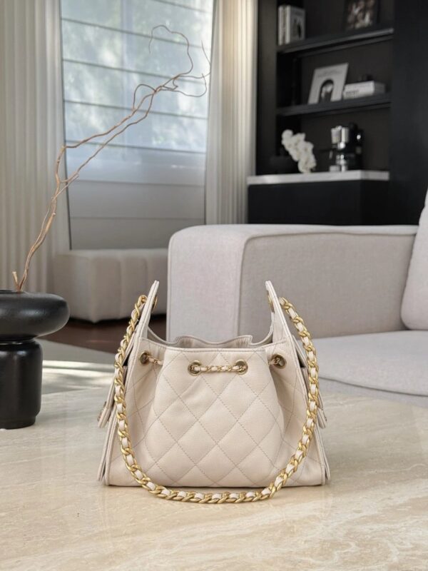 CHANEL 25 Hobo Bag Calfskin in Cream