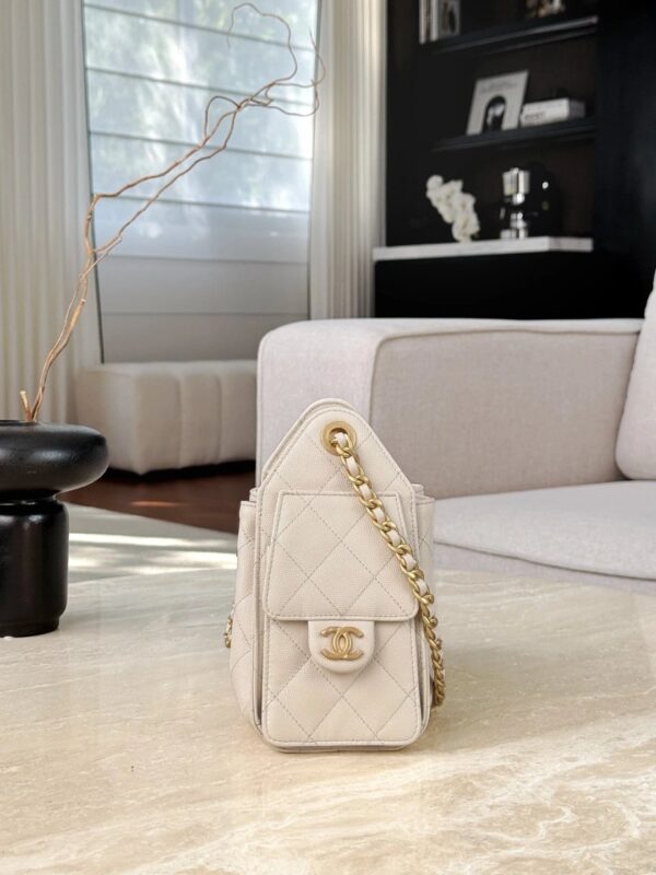 CHANEL 25 Hobo Bag Calfskin in Cream