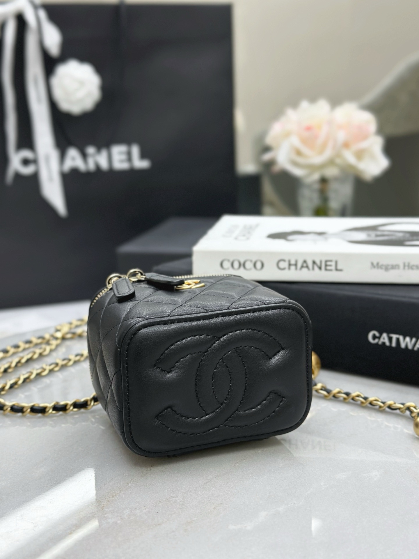 IMG_0581 CHANEL 24K Lambskin MINI Vanity Bag - 图片 5