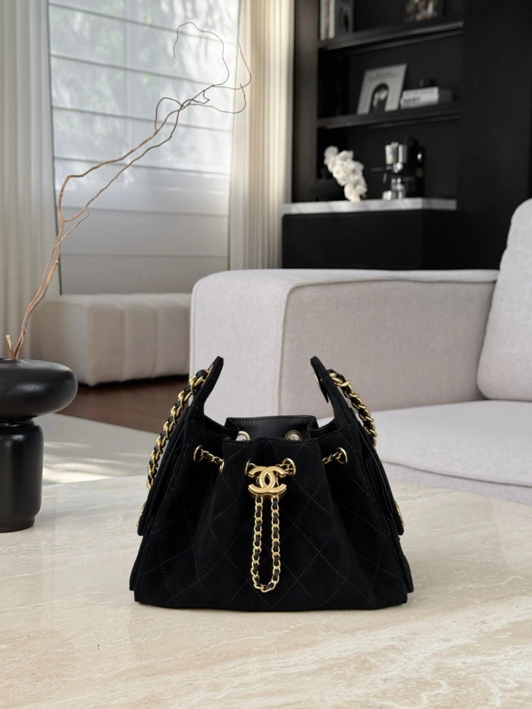 IMG_0592 CHANEL 25 Hobo Bag Suede in black - 图片 2