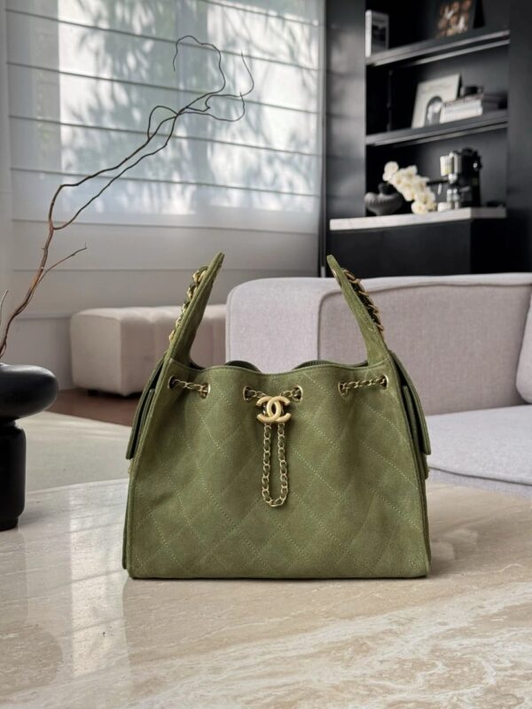 CHANEL 25 Hobo Bag Suede-Grass Green