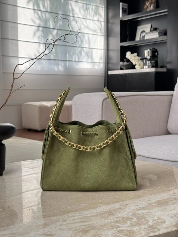 CHANEL 25 Hobo Bag Suede-Grass Green