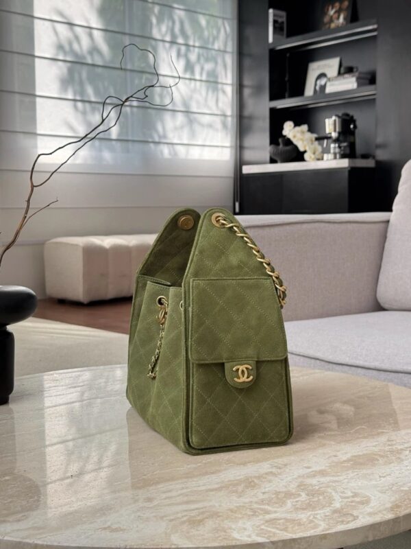 CHANEL 25 Hobo Bag Suede-Grass Green