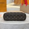 LV Line-Up BB  M28423