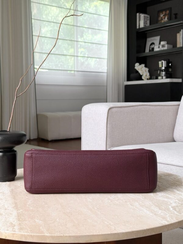CHANEL Maxi Flap Bag Grained Calfskin In Burgundy