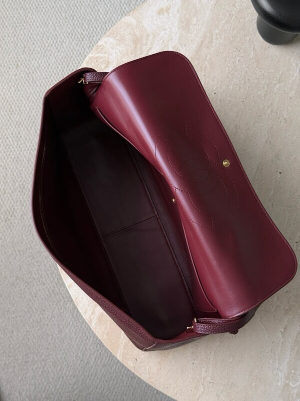 CHANEL Maxi Flap Bag Grained Calfskin In Burgundy