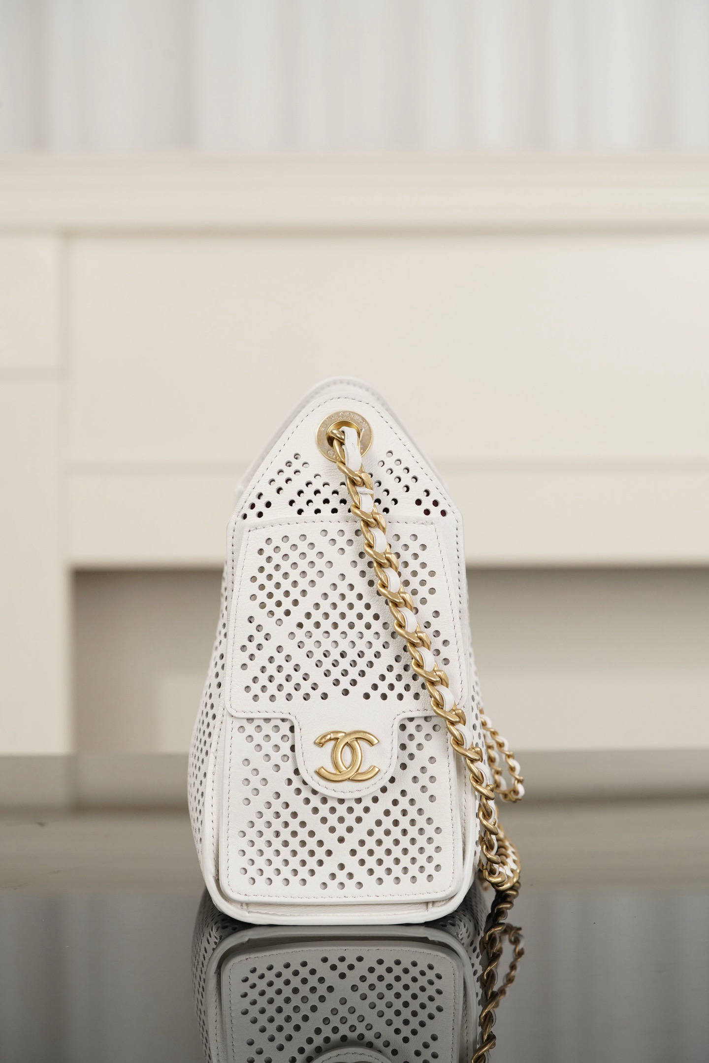 IMG_0973 CHANEL 25 MINI Perforated Calfskin Handbag - 图片 4