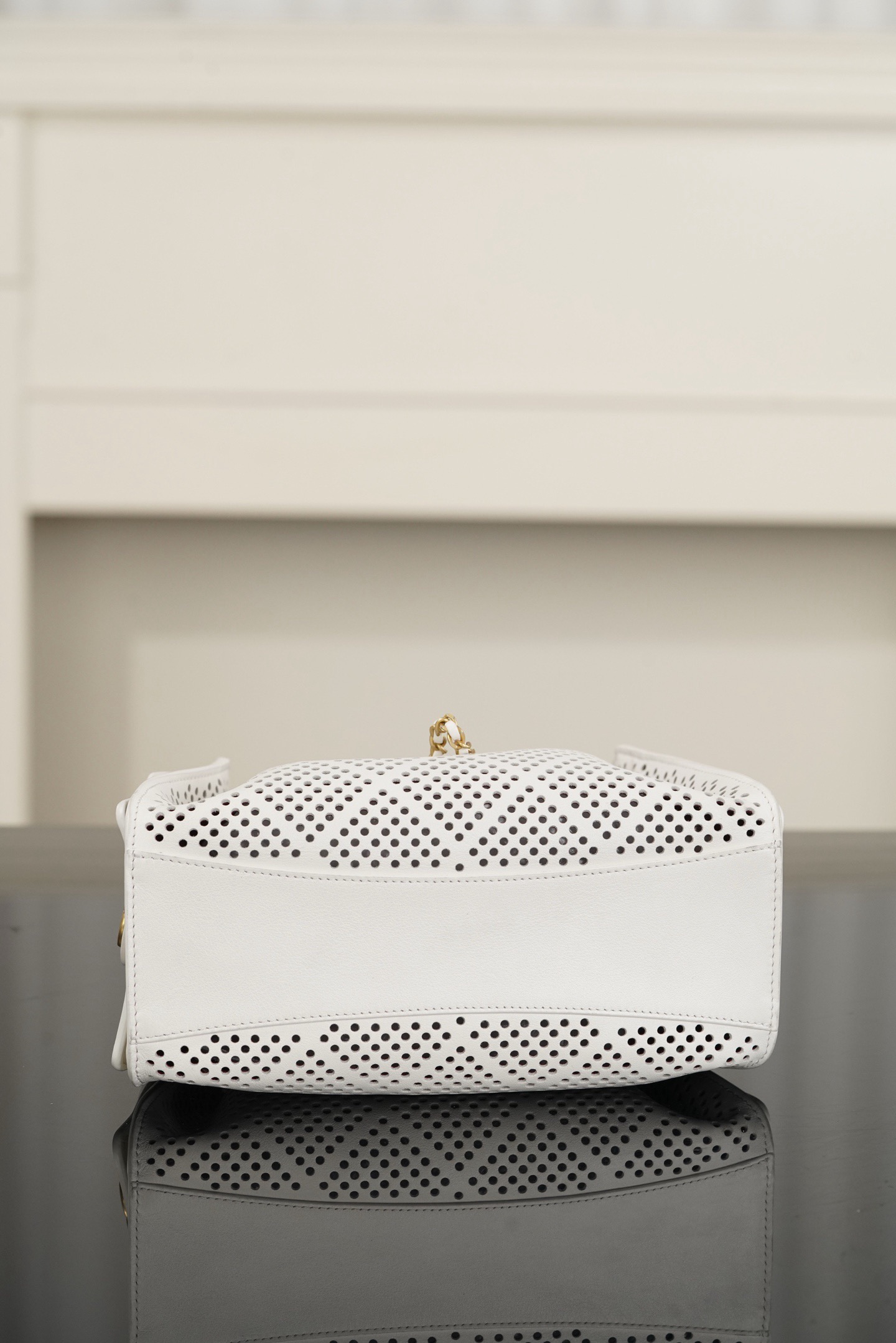 IMG_0975 CHANEL 25 MINI Perforated Calfskin Handbag - 图片 5