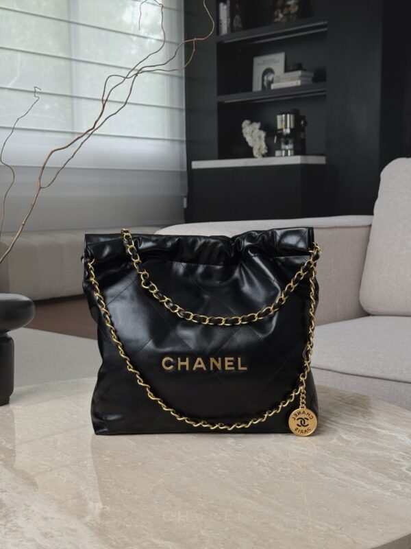 CHANEL Shiny Calfskin Quilted 22bag Black