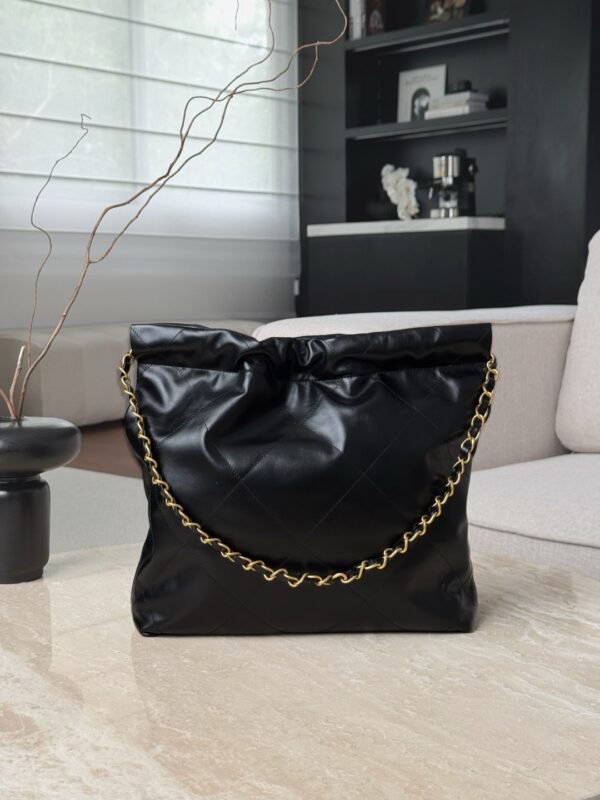 CHANEL Shiny Calfskin Quilted 22bag Black