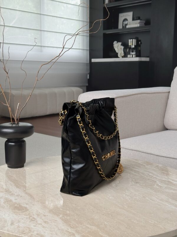 CHANEL Shiny Calfskin Quilted 22bag Black