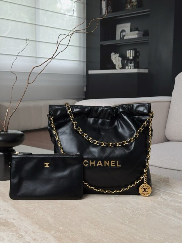 CHANEL Shiny Calfskin Quilted 22bag Black