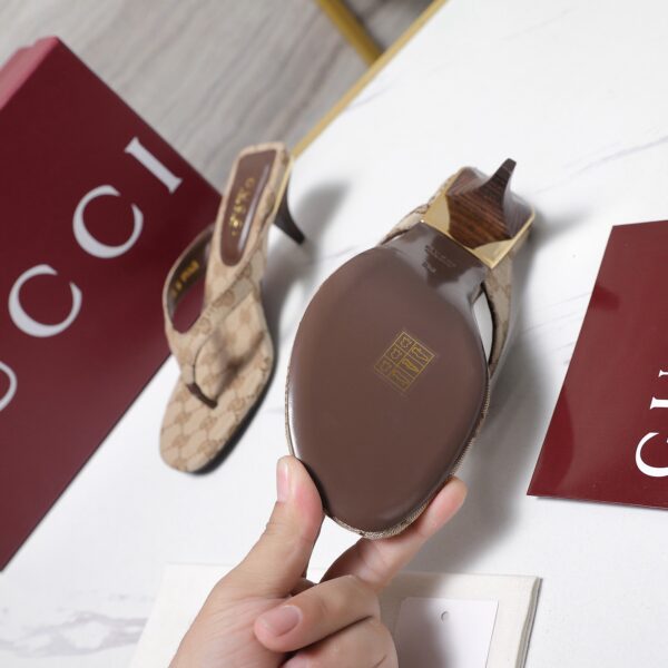 GUCCI Vuttoria thong in sand and brown GG canvas