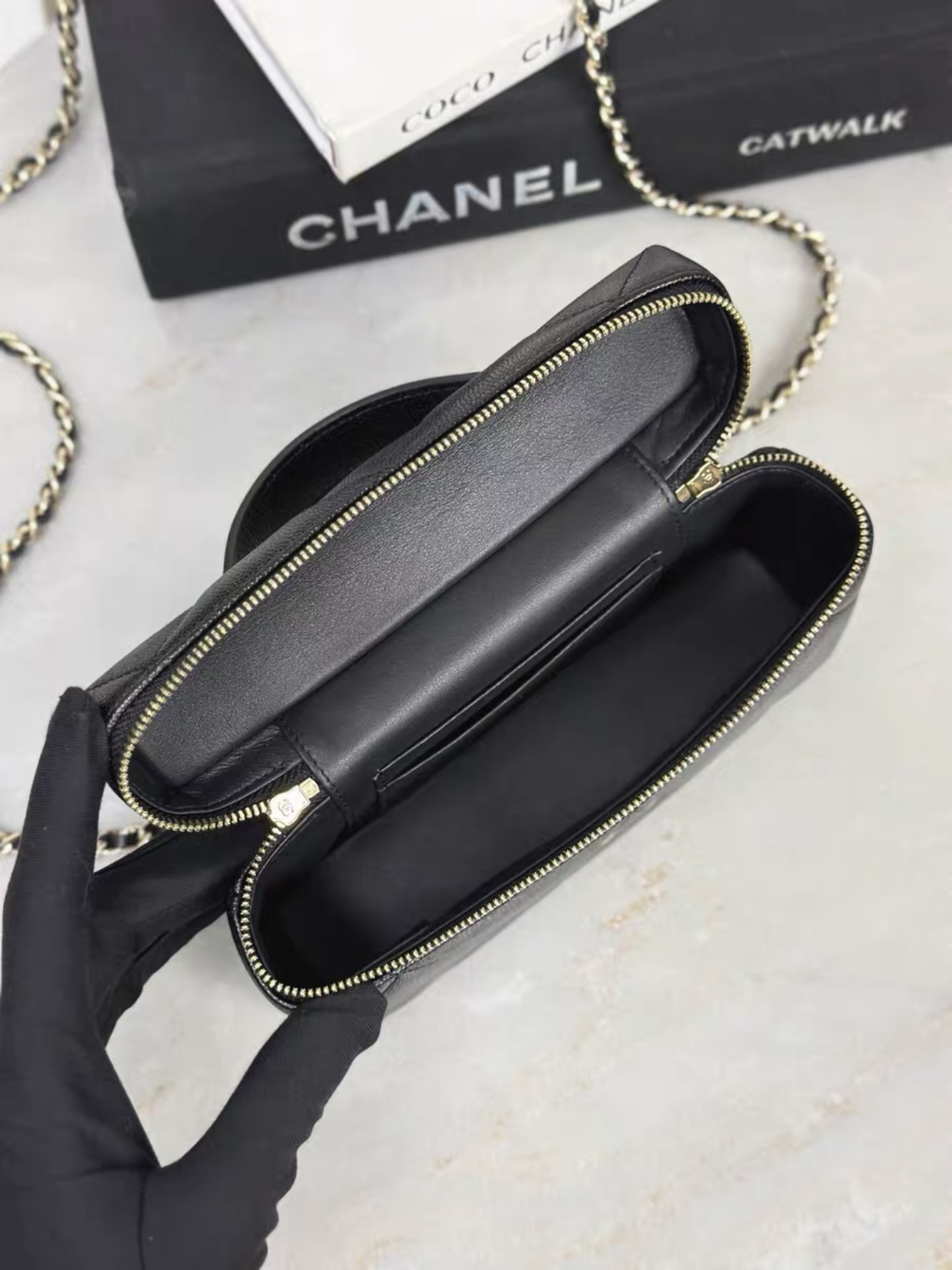 Screenshot CHANEL 25K Vanity with chain – Grained calfskin - 图片 7