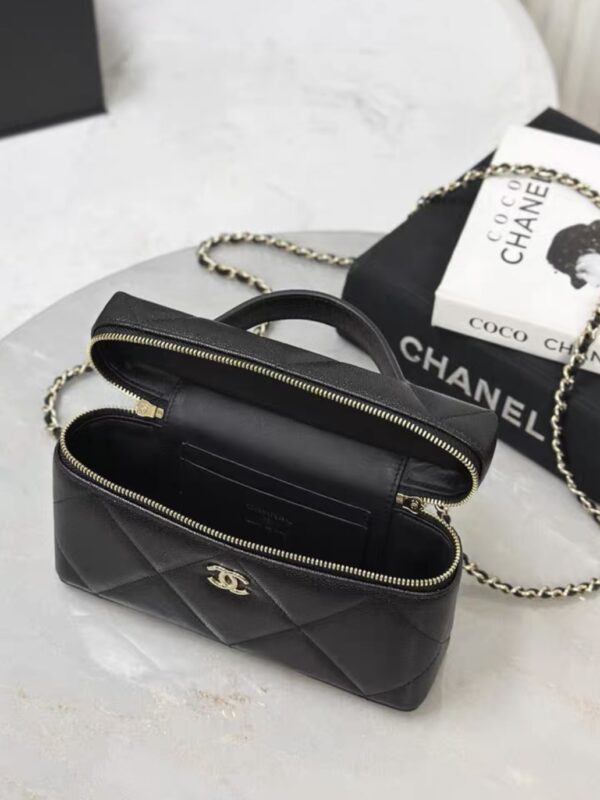 CHANEL 25K Vanity with chain – Grained calfskin