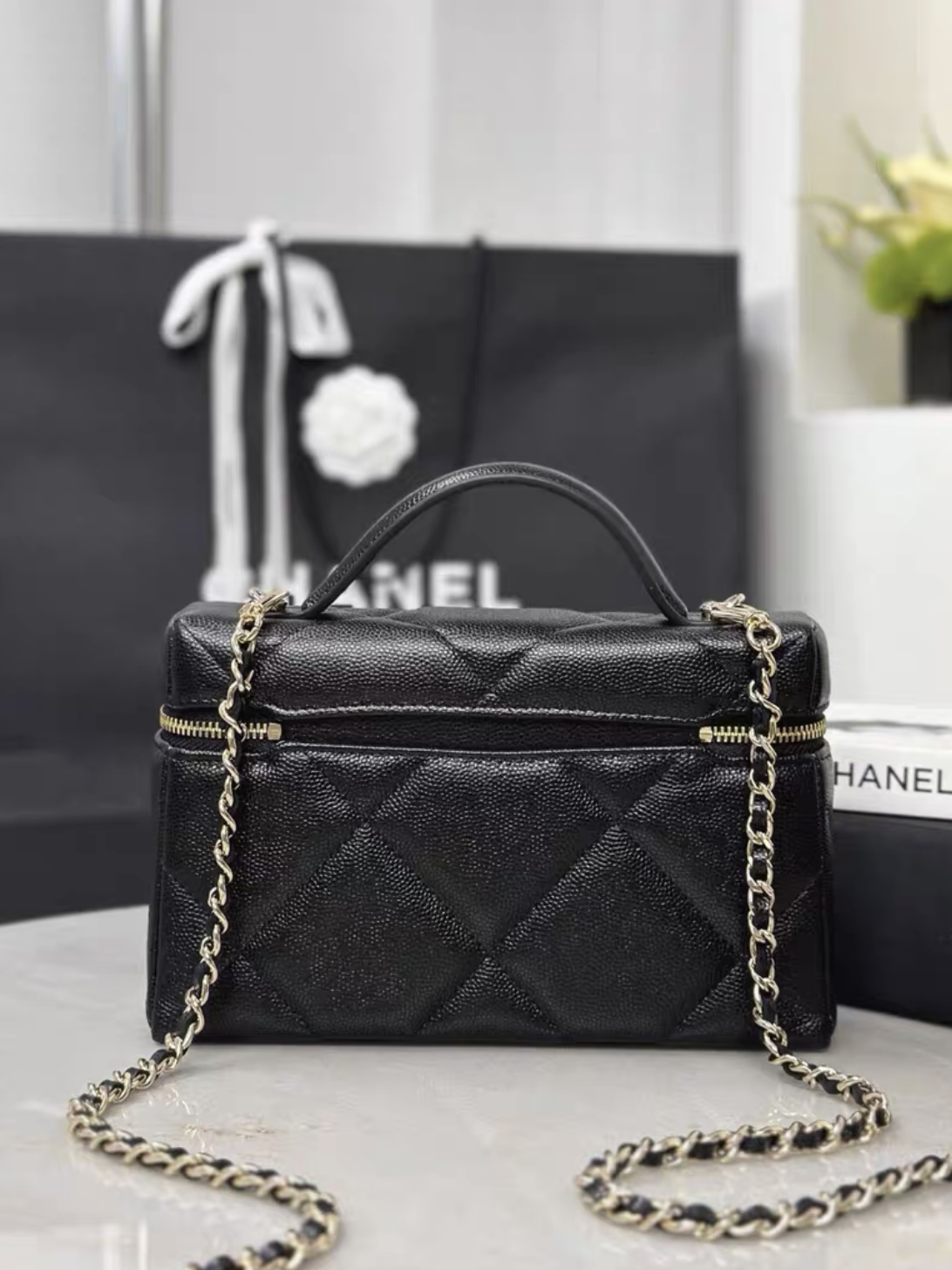 Screenshot CHANEL 25K Vanity with chain – Grained calfskin - 图片 3