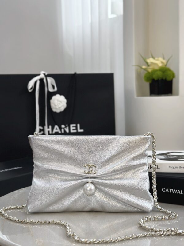 CHANEL clutch bag with pearl