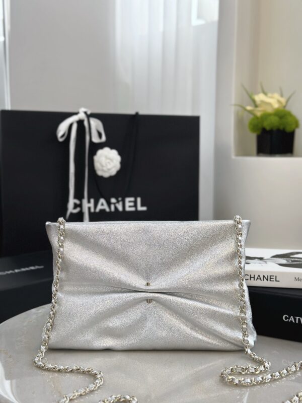 CHANEL clutch bag with pearl